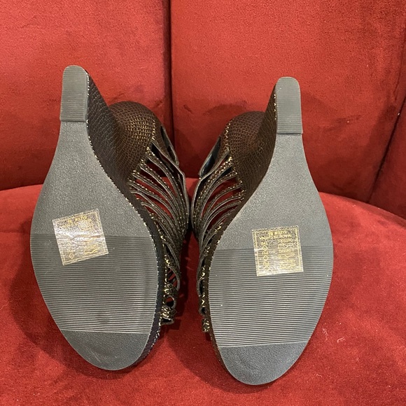 Wedges - Picture 7 of 7